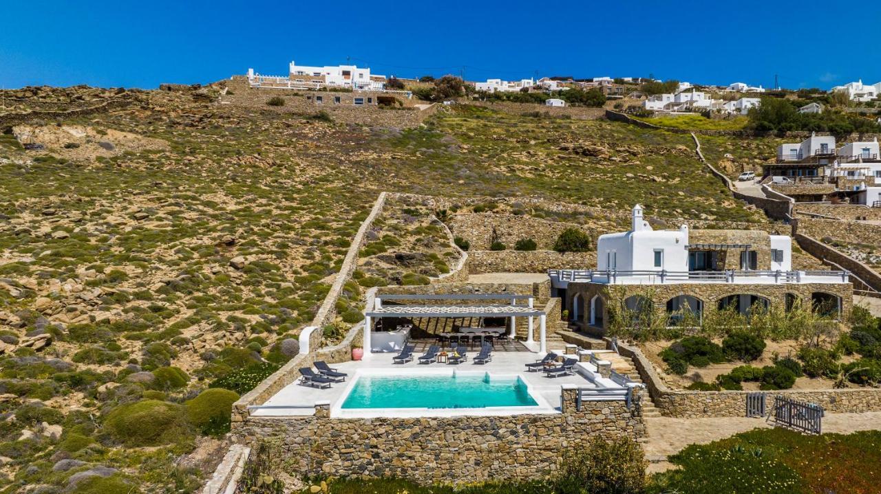 Jet By Mykonos Rocks *